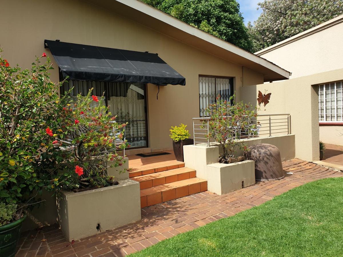 125 On Van Buuren Road Guest House โจฮันเนสเบิร์ก ภายนอก รูปภาพ