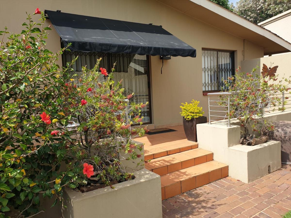 125 On Van Buuren Road Guest House โจฮันเนสเบิร์ก ภายนอก รูปภาพ