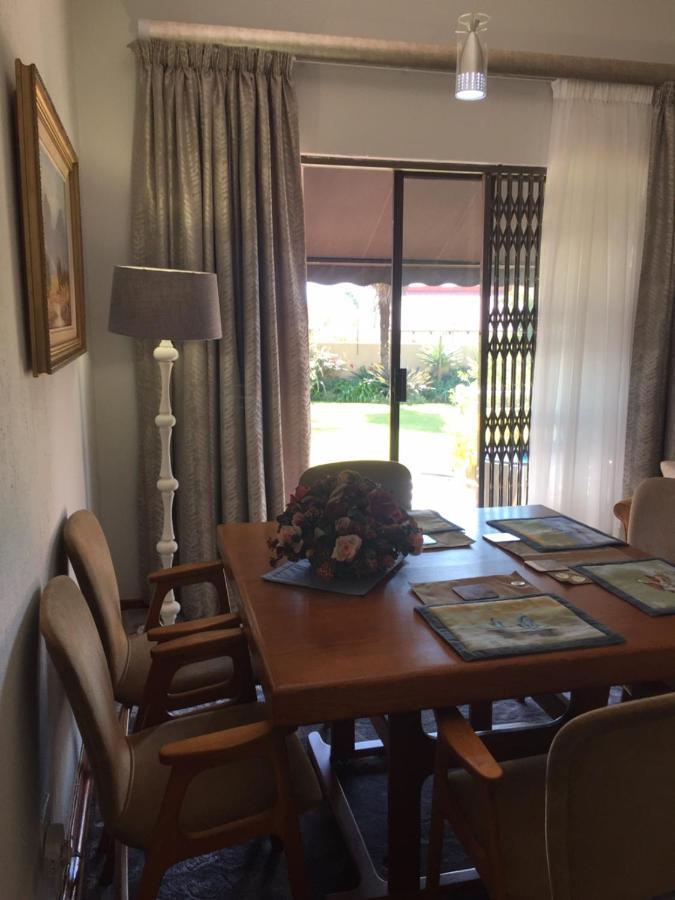 125 On Van Buuren Road Guest House โจฮันเนสเบิร์ก ภายนอก รูปภาพ