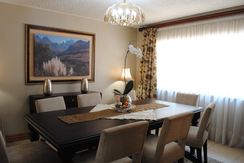 125 On Van Buuren Road Guest House โจฮันเนสเบิร์ก ภายนอก รูปภาพ
