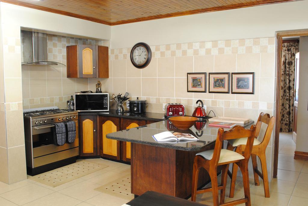 125 On Van Buuren Road Guest House โจฮันเนสเบิร์ก ภายนอก รูปภาพ